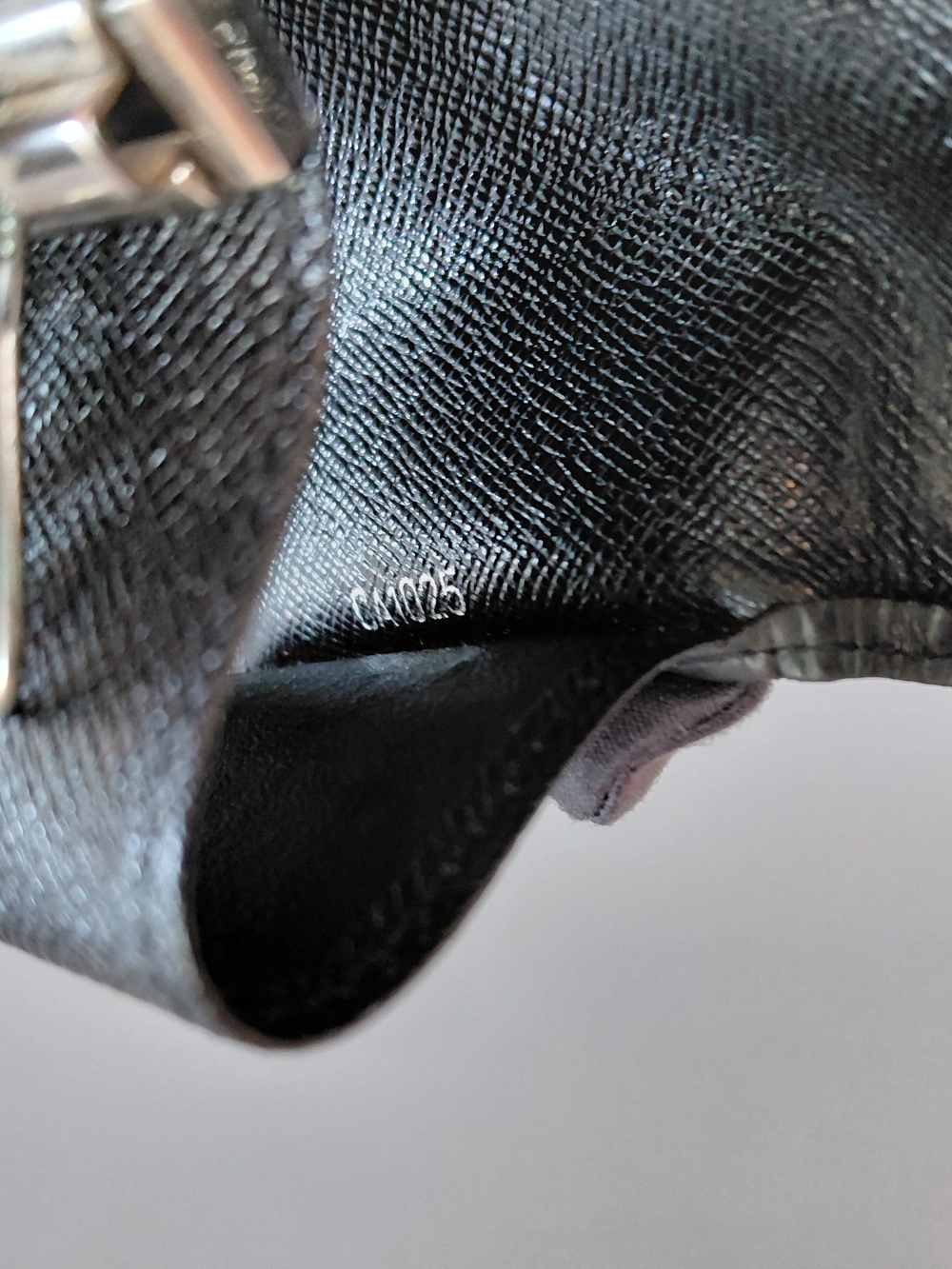 Louis Vuitton Black Epi Leather Key Holder Wallet - Picture 6 of 6